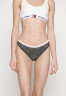 Tommy Hilfiger THONG 3 PACK Thong flora pink/desert sky/misty blush НАБОР 3 КОМПЛЕКТА ТРЕНАЖЕЙ Стринги Флора розовый/небо пустыни/туманный румянец