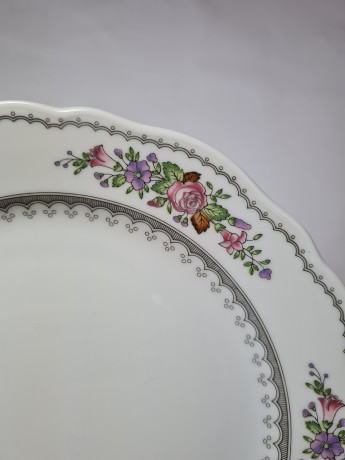 Hutschenreuther Фарфоровая тарелка с цветочным рисунком и узором по краю, 19,5 см, Германия, 1960-70гг.