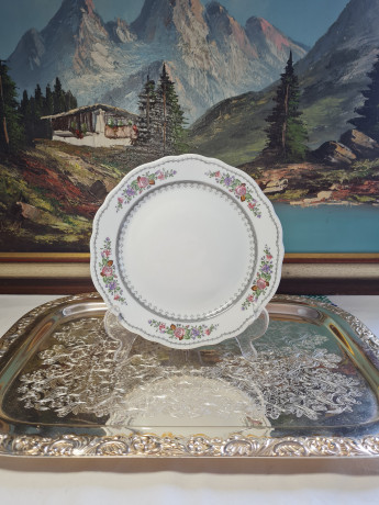 Hutschenreuther Фарфоровая тарелка с цветочным рисунком и узором по краю, 19,5 см, Германия, 1960-70гг.