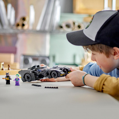 LEGO Batman Movie 76224 Batmobile: Batman verfolgt den Joker Конструктор Лего Герои Погоня Бэтмена за Джокером