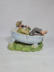 Фигурка винтажная Im Stil Capodimonte &quot;Мужчина, отдыхающий в ванне&quot;, фарфор, 19 см, Германия, 1960-70гг.