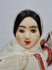 Фигурка винтажная Ainamoia / Arts Crisana, Oradea &quot;Девушка в этническом костюме с пряжей&quot;, 23 см, Румыния, 1960-70гг.