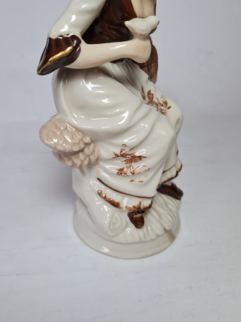 Porzellanfigur Фарфоровая статуэтка Женщина с корзинкой и птицей на руке, 17,5 x 9 см, Германия, 1960-70гг.