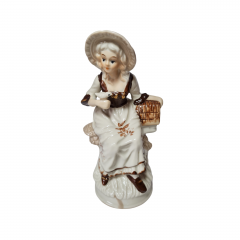 Porzellanfigur Фарфоровая статуэтка Женщина с корзинкой и птицей на руке, 17,5 x 9 см, Германия, 1960-70гг.