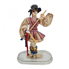 Фигурка винтажная Ainamoia / Arts Crisana, Oradea &quot;Юноша в этническом костюме&quot;, 24 см, Румыния, 1960-70гг.