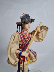 Фигурка винтажная Ainamoia / Arts Crisana, Oradea &quot;Юноша в этническом костюме&quot;, 24 см, Румыния, 1960-70гг.