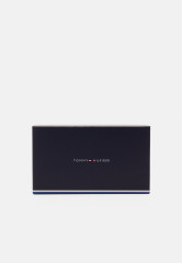 Tommy Hilfiger CHIC LARGE Wallet oat milk CHIC LARGE Кошелек овсяное молоко