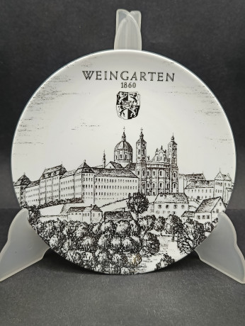 Тарелка декоративная в бело-черных тонах Altenkunststadt "Аббатство Вайнгартен (1860)" винтажная, фарфор, 17 см, Германия, 1960-70гг.