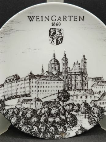 Тарелка декоративная в бело-черных тонах Altenkunststadt "Аббатство Вайнгартен (1860)" винтажная, фарфор, 17 см, Германия, 1960-70гг.