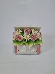 Статуэтка винтажная миниатюрная Capodimonte &quot;Цветы в шкатулке&quot;, фарфор, 10 см, Италия, 1960-70гг.