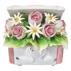 Статуэтка винтажная миниатюрная Capodimonte &quot;Цветы в шкатулке&quot;, фарфор, 10 см, Италия, 1960-70гг.