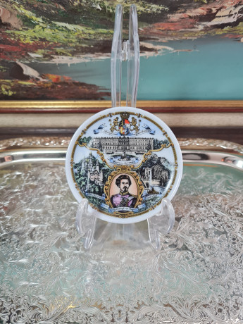 Тарелка сувенирная винтажная The Kuhn Bavaria с изображением видов Линдерхофа и портретом Людвига II, 10 см, Германия, 1970-80гг.