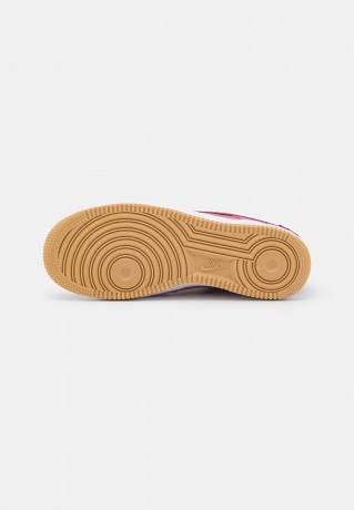 Nike Sportswear WMNS AIR FORCE 1 07 SE Sneaker low desert berry/black/burgundy crush/white/light silver/light brown WMNS AIR FORCE 1 07 SE Низкие кроссовки женские ягоды пустыни/черный/бордовый раздавленный/белый/светло-серебристый/светло-коричневый