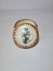 Шкатулка-бонбоньерка винтажная Capodimonte Italy &quot;Незабудка&quot;, в бело-коричневых тонах с фактурным декором, фарфор,7 x 10 см, Италия, 1960-70гг