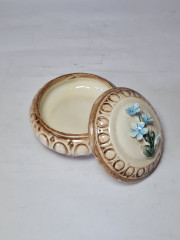 Шкатулка-бонбоньерка винтажная Capodimonte Italy &quot;Незабудка&quot;, в бело-коричневых тонах с фактурным декором, фарфор,7 x 10 см, Италия, 1960-70гг