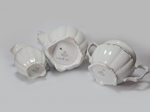 Walbrzych Poland Белый фарфоровый чайный набор с позолотой: чайник, сахарница, молочник, Польша, 1960-70гг.