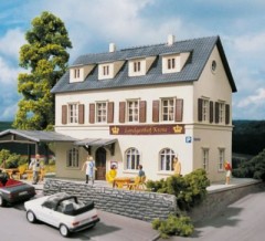 PIKO PIKO Spur H0 Bausatz Landgasthof Krone Комплект PIKO Gauge H0 Landgasthof Krone
