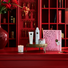 Rituals The Ritual of Sakura Gift Set M, Средний подарочный набор 2024 для ухода за телом &quot;Ритуал Сакуры&quot;: гель, крем, скраб и свеча