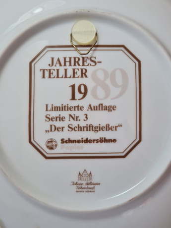 Декоративная тарелка винтажная Johann Seltmann Vohenstrauß Bavaria, фарфор с рисунком в коричневых тонах, 24 x 2,5 см, Германия, 1989г.