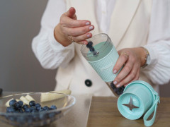 grossag grossag Akku-Smoothie-Maker to-go Hellblau MX 10.08 1380, 67 W  Портативная смузи-машина Grossag на аккумуляторе, голубой MX 10.08 1380, 67 Вт