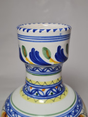 Delft Blue Holland Ваза с разноцветными цветами и синим узором, дельфтский фарфор, ручная роспись, 20 x 11 см, Голландия, 1960-70гг.