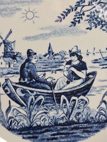 Тарелка декоративная винтажная Delft / Boch "Влюбленная пара в лодке", фарфор, 16.5 см, Нидерланды, 1970-80гг.