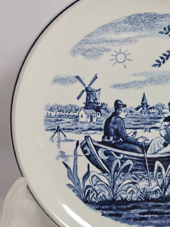 Тарелка декоративная винтажная Delft / Boch "Влюбленная пара в лодке", фарфор, 16.5 см, Нидерланды, 1970-80гг.