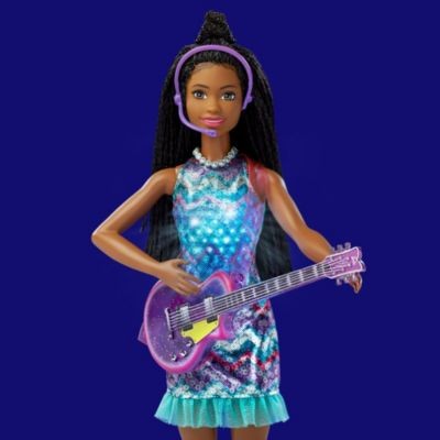 Mattel Barbie Big City Dreams Brooklyn Sangerin Puppe mit leuchtendem Kleid und Musik inkl. Zubehor Кукла Barbie Big City Dreams Brooklyn Singer с светящимся платьем и музыкой включает аксессуары
