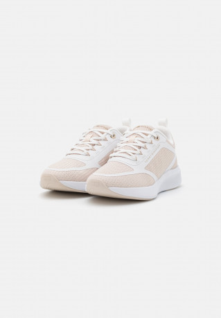 Tommy Hilfiger ACTIVE TRAINER Trainers white АКТИВНЫЙ ТРЕНЕР Тренеры белый