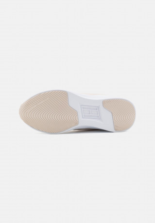 Tommy Hilfiger ACTIVE TRAINER Trainers white АКТИВНЫЙ ТРЕНЕР Тренеры белый