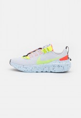 Nike Sportswear CRATER IMPACT Sneaker low football grey/volt/hyper crimson/black/summit white/chambray blue CRATER IMPACT кроссовки женские низкие серый футбол/вольт/гипер малиновый/черный/саммит белый/шамбре синий