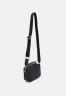 Tommy Hilfiger ICONIC TRUNK Across body bag space blue ICONIC TRUNK Сумка через плечо космический синий
