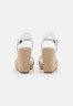 Tommy Hilfiger CORPORATE  High heeled sandals ecru CORPORATE Босоножки на высоком каблуке экрю