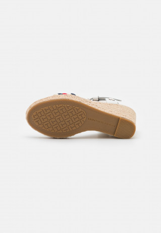 Tommy Hilfiger CORPORATE  High heeled sandals ecru CORPORATE Босоножки на высоком каблуке экрю