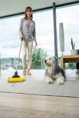 KARCHER KARCHER Akkubesen KB 5, beutellos, Akkulaufzeit: bis zu 30 Min. auf Hartboden  Аккумуляторная метла KARCHER KB 5, без мешка, время работы от аккумулятора: до 30 минут на твердых полах