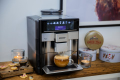 SIEMENS SIEMENS Kaffeevollautomat EQ.6 plus s700 TE657503DE, 2 Tassen gleichzeitig, 4 Profile, beleuchtetes Tassenpodest  Полностью автоматическая кофемашина SIEMENS EQ.6 plus s700 TE657503DE, 2 чашки одновременно, 4 профиля, платформа для чашек с подсвет