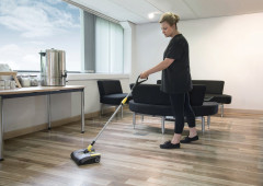 Karcher Professional Karcher Professional Akkubesen EB 30/1 Li-Ion, beutellos, mit Akku 7,2V/2,6 Ah und Ladegerat  Аккумуляторная метла Karcher Professional EB 30/1 Li-Ion, без мешка, с аккумулятором 7,2 В/2,6 Ач и зарядным устройством