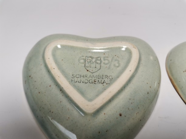 Schramberg, Шрамберг Две винтажные розетки-блюдца в форме сердечек с оранжевыми цветами, 12см х 11см, Германия 1950-1960гг.