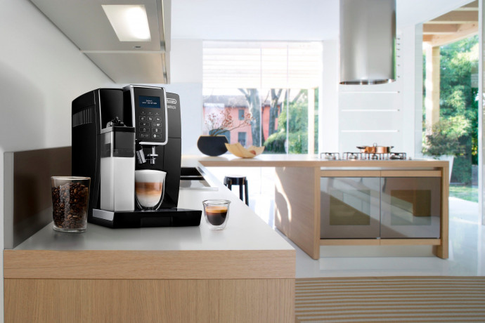 De'Longhi De'Longhi Kaffeevollautomat Dinamica ECAM 356.57.B, mit 4 Direktwahltasten, Kaffeekannenfunktion Полностью автоматическая кофемашина De'Longhi Dinamica ECAM 356.57.B, с 4 кнопками прямого выбора, функцией кофейника