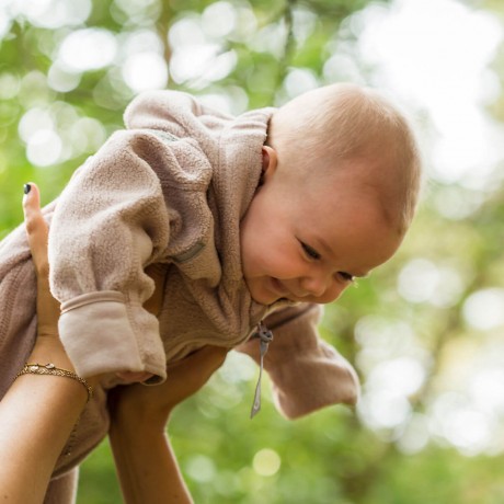 Hoppediz Overall aus Bio-Baumwolle Trageoverall Rosenquarz Комбинезон из натурального хлопка Слингоноски розовый кварц