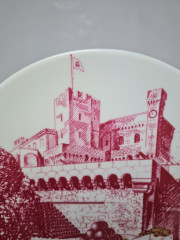 Porcelain de Monaco Декоративная фарфоровая тарелка &quot;Дворец Монако&quot; в светло-красном цвете, 19,5 x 2 см, Монако, 1970-80гг.