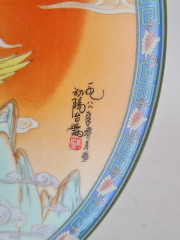 Художественная декоративная тарелка винтажная Imperial Jingdezhen Poreclain, Императорский фарфор, разноцветный декор &quot;Девушка в национальном костюме&quot;, в заводской коробке, 22 см, Китай, 1990г.