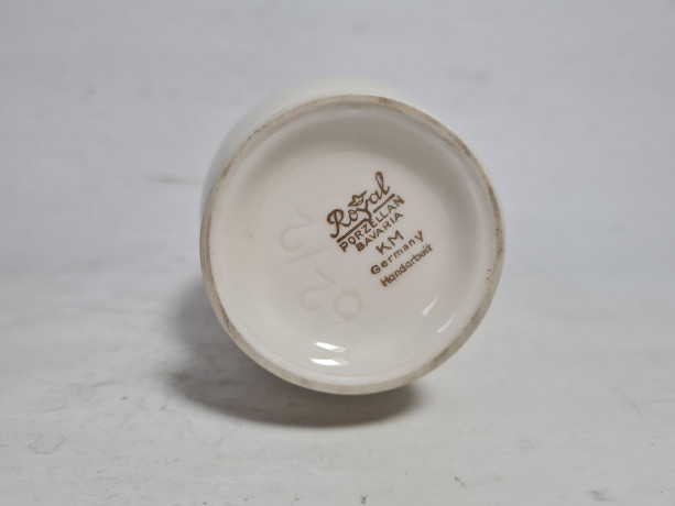 Ваза винтажная Royal KPM Bavaria с цветочным декором, фарфор, средняя, 19.5 см, Германия, 1970-80гг.