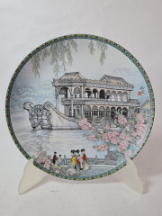 Художественная декоративная тарелка винтажная Imperial Jingdezhen Poreclain, Императорский фарфор, разноцветный декор &quot;Набережная&quot;, в заводской коробке, 22 см, Китай, 1988г.