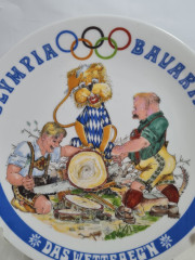 Тарелка декоративная винтажная Seltmann Weiden Bavaria &quot;Олимпиада в Баварии / Ставка на победу&quot;, фарфор, 19 см, Германия, 1972 год.