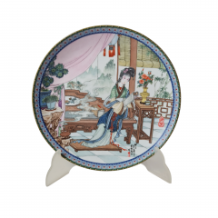 Художественная декоративная тарелка винтажная Imperial Jingdezhen Poreclain, Императорский фарфор, разноцветный декор &quot;Девушка в национальном костюме&quot;, в заводской коробке, 22 см, Китай, 1987г.