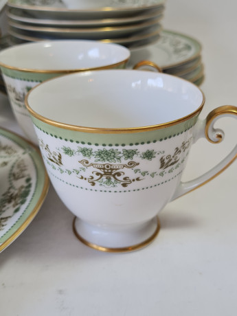 Сервиз чайный винтажный Tirschenreuther / Hutschenreuther Gruppe на 5 персон с зеленым узором, фарфор, Германия, 1960-70гг.