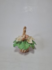 Статуэтка винтажная миниатюрная Capodimonte &quot;Корзина с каллами и розами&quot;, фарфор, 11 см, Италия, 1960-70гг.
