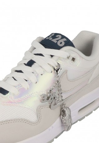 Nike Performance AIR MAX LOW Sneaker low summit white/light bone/light smoke grey AIR MAX LOW кроссовки женские низкие верхушка белая/светлая кость/светло-серый дым