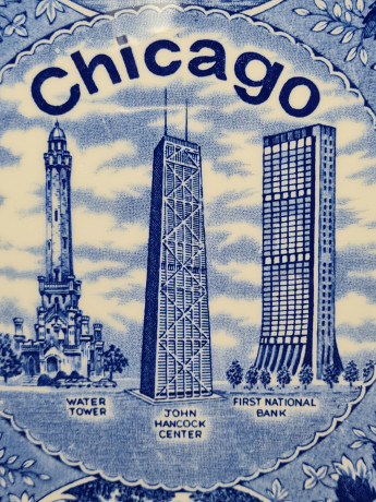 Декоративная тарелка винтажная Fine Staffordshire Ware с изображениями г. Чикаго в бело-синих тонах, 25,5 x 2,5 см, Англия, 1960-70гг.